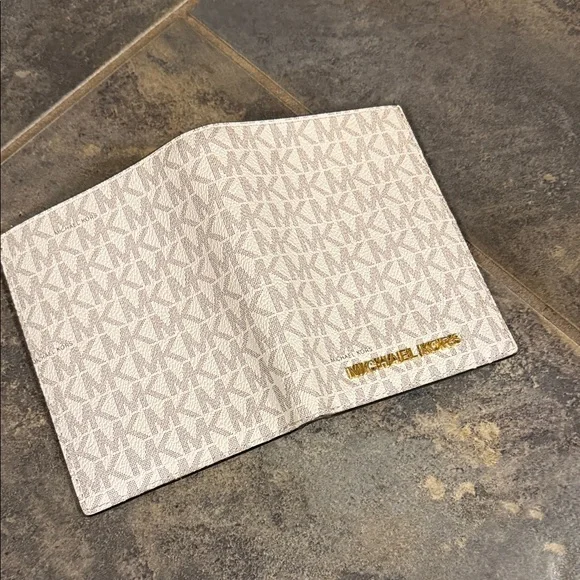 MICHAEL Michael Kors Cream and Tan Tote Set - Picture 4 of 13